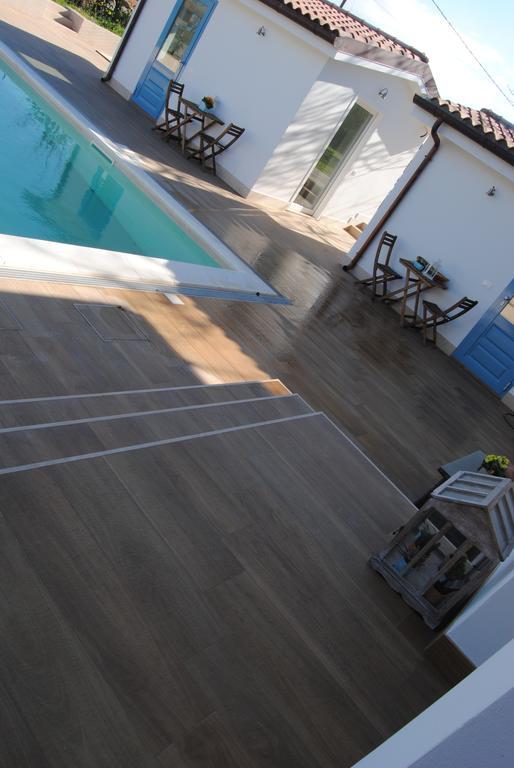 B&B La Gatta Sul Tetto Borgo san Donato  Exteriör bild