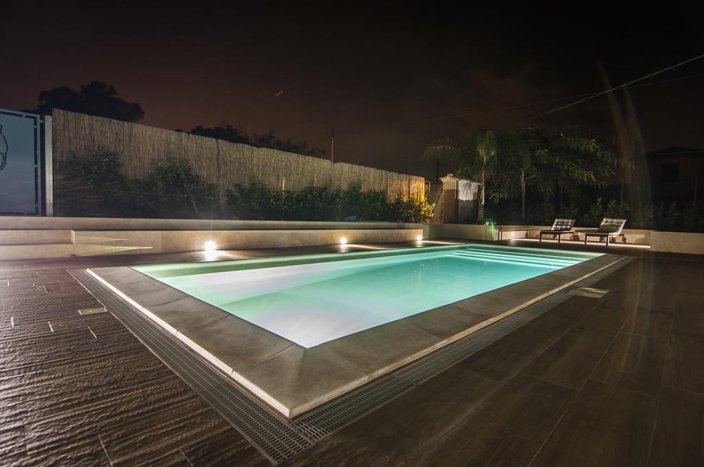 B&B La Gatta Sul Tetto Borgo san Donato  Exteriör bild
